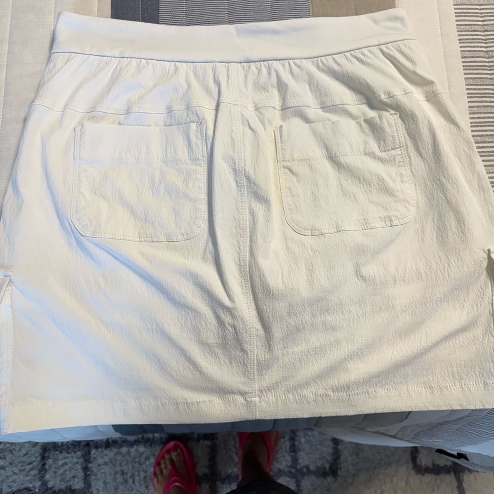 Athleta White Skort with Cargo Pockets - Picture 2 of 4